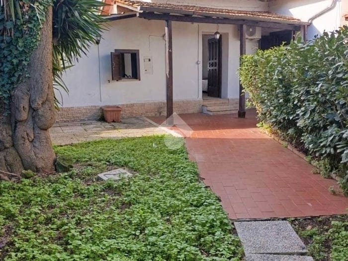 Appartamento bilocale in vendita in Via alcide de gasperi, Centro, Lariano