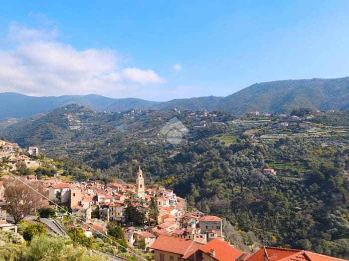 Appartamento trilocale in vendita in Via genova, Centro, Vallebona