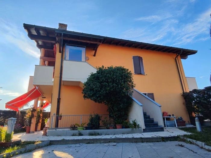 Appartamento quadrilocale in vendita in Via XXV Aprile, Centro, Guardamiglio