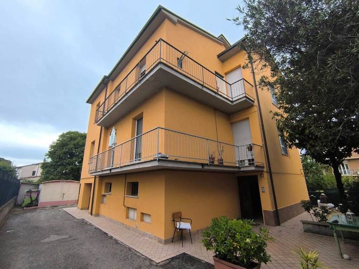 Appartamento con 5 locali in vendita in Via Polidoro di Bartolomeo, Viale Firenze Paciana, Foligno