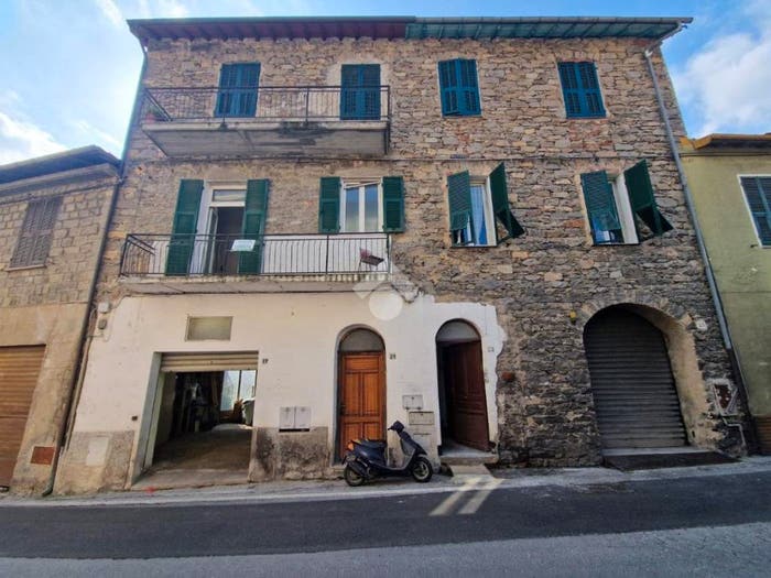 Appartamento trilocale in vendita in Centro, Badalucco