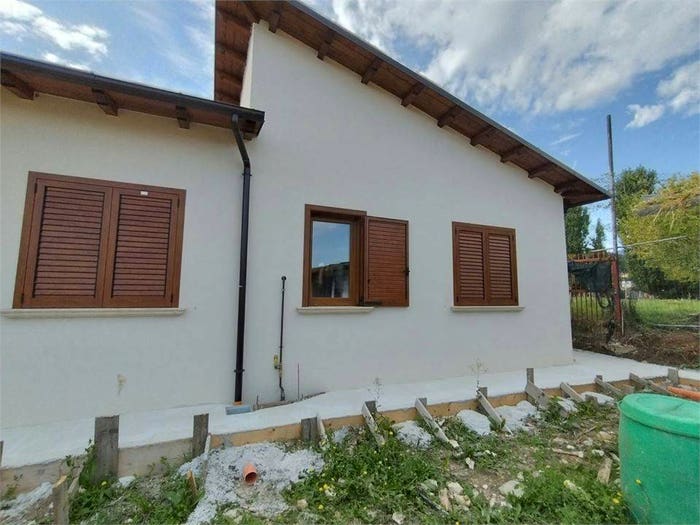 Casa con 6 locali in vendita in via della fontana a, Genzano Sassa, L'Aquila