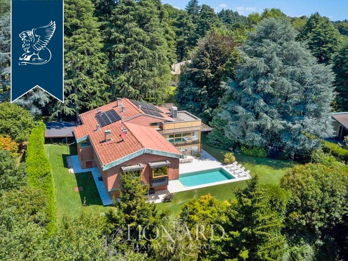 Casa con 6 locali in vendita in Centro, Carimate