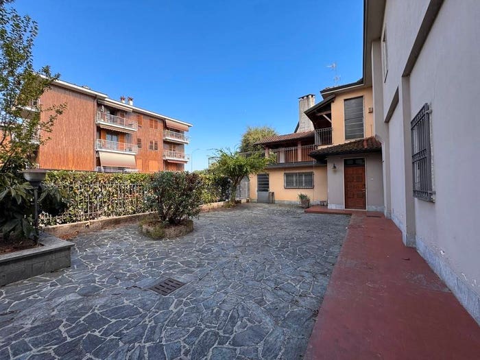 Casa con 6 locali in vendita in Via Guglielmo Tenca, Abbiategrasso