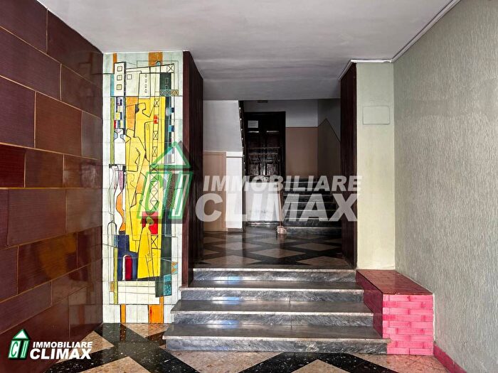 Appartamento con 5 locali in vendita in Via Nazario Sauro, Reggia di Caserta, Caserta