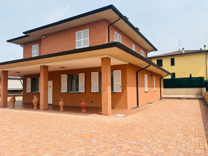 Casa con 6 locali in vendita in Via Caselle, Centro, Podenzano