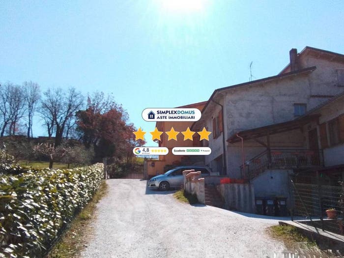 Appartamento con 6 locali in vendita in Via Martiri della Libertà, Centro, Nocera Umbra