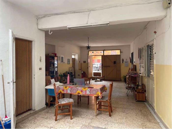 Casa con 6 locali in vendita in Piazza Bergamo, Mondragone