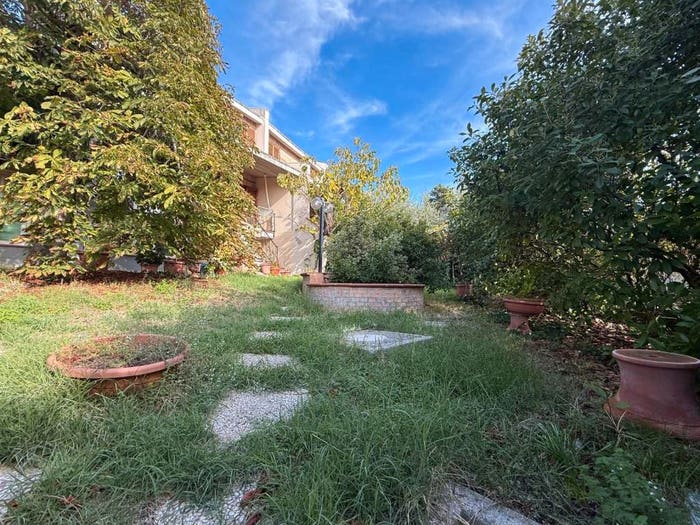 Casa quadrilocale in vendita in Via Collerotondo, Centro, San Gemini