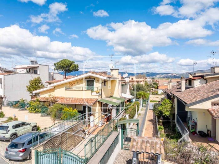 Casa trilocale in vendita in Via Montottone, Corcolle, Roma