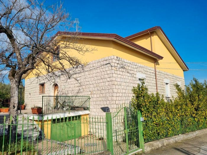 Casa con 6 locali in vendita in Contrada Caponi, Caponi, Montemiletto