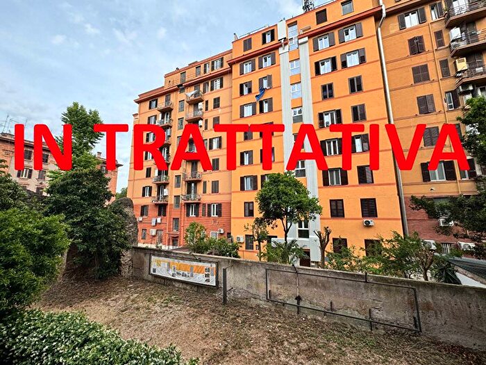 Appartamento bilocale in vendita in Via Amerigo Vespucci, Testaccio, Roma
