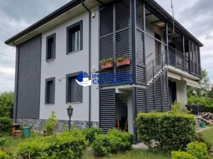 Appartamento con 6 locali in vendita in Via S Domenichino, Ronchi Poveromo, Massa