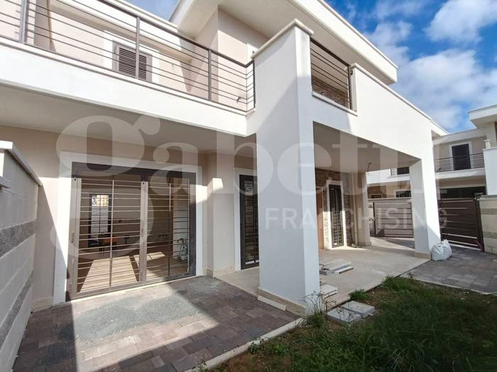 Casa quadrilocale in vendita in Via delle Viole, Villaggio Giornalisti Poggio, Anzio
