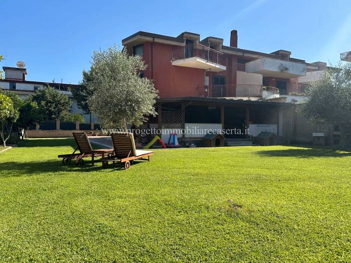 Casa con 6 locali in vendita in Via Mohandas Karamchand Gandhi, Petrarelle, Caserta