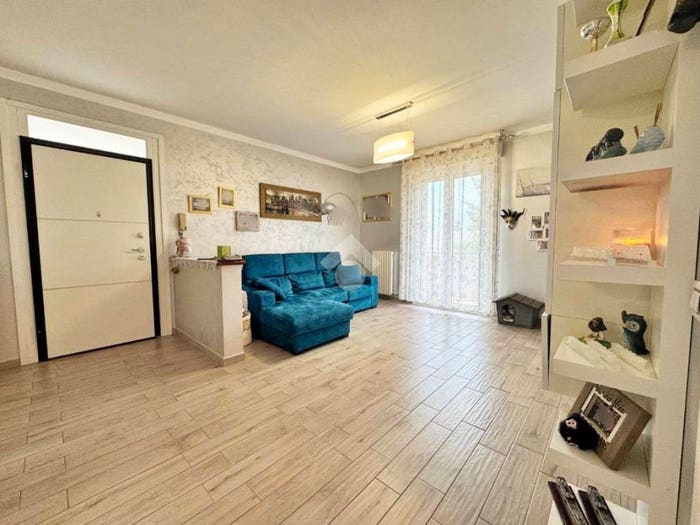 Appartamento con 6 locali in vendita in Via Zambonini, Centro, Montelabbate