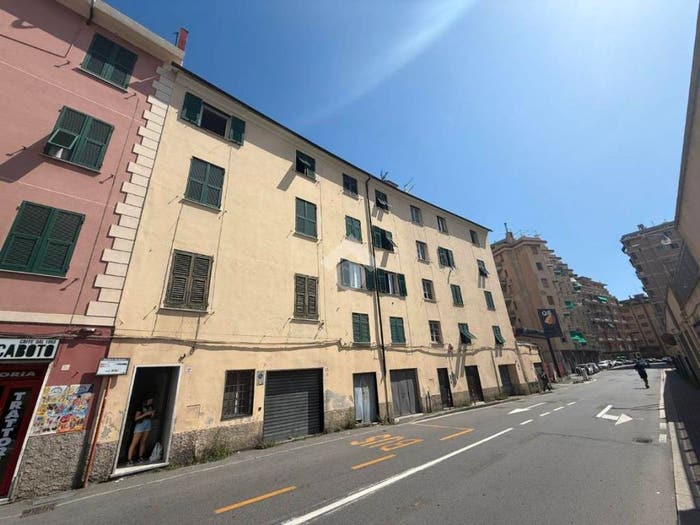 Appartamento quadrilocale in vendita in Via Borzoli, Sestri Ponente, Genova