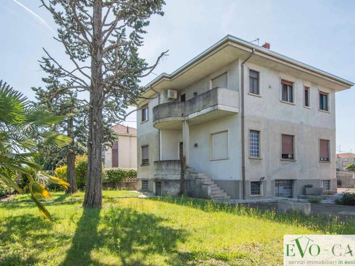 Appartamento trilocale in vendita in Via Amerigo Vespucci, Centro, Magnago