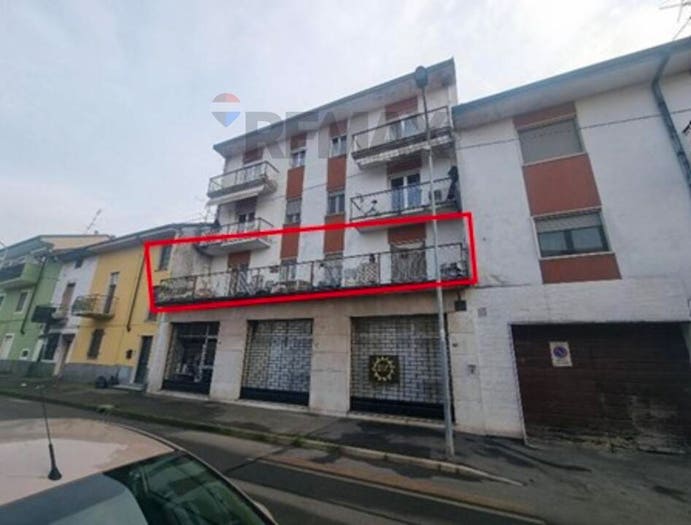 Appartamento quadrilocale in vendita in via Mezzano, Centro, Trecate