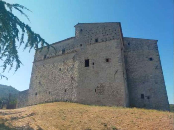 Casa con 6 locali in vendita in Vocabolo Rocchette, Massa Martana