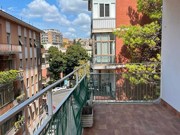 Appartamento con 5 locali in vendita in Via Venanzio Fortunato, Medaglie d'Oro, Roma