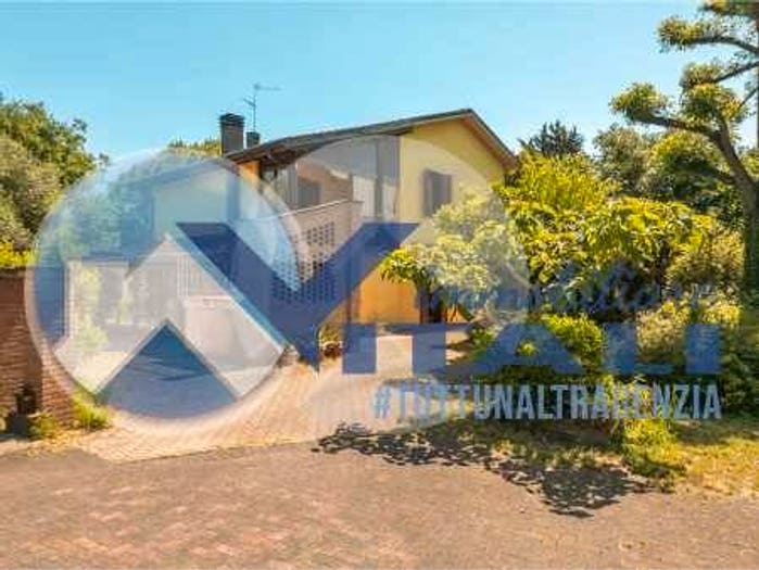 Casa con 6 locali in vendita in Via Bastia, Pievequinta, Forlì