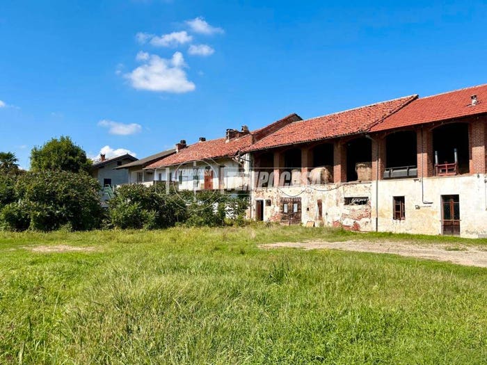 Casa quadrilocale in vendita in Via Case Sparse, Piscina