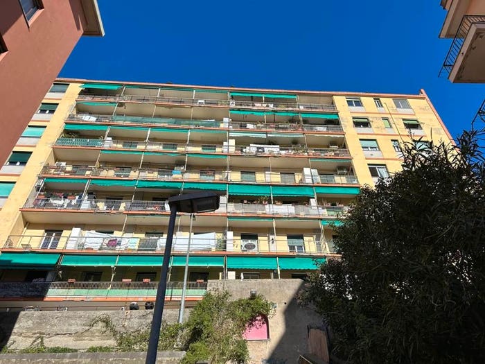 Appartamento quadrilocale in vendita in Via Pietro Ameglio, Marassi, Genova