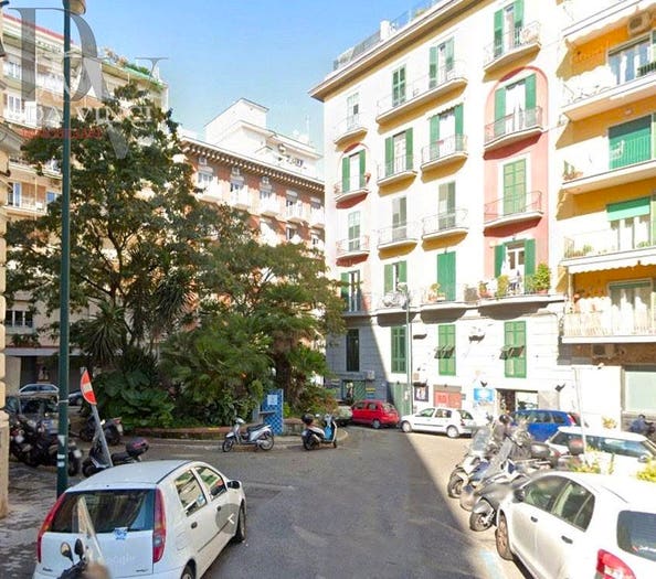 Appartamento quadrilocale in vendita in Via Antonio Sacchini, Vomero, Napoli