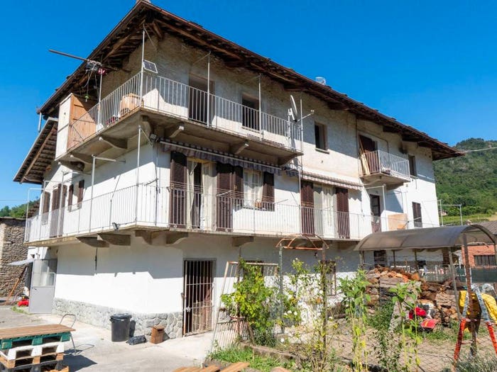 Casa con 6 locali in vendita in Via Giovanni Giolitti, Centro, Barge