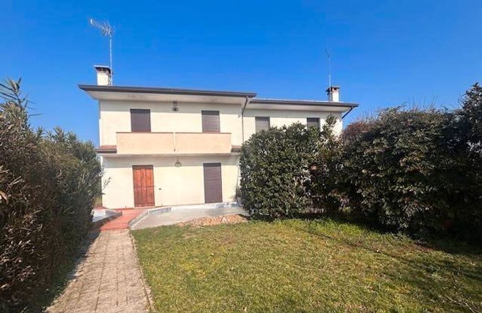 Casa con 5 locali in vendita in Via Castellana, Castelfranco Veneto