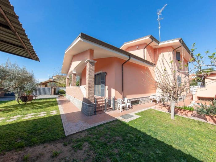 Casa con 6 locali in vendita in Via Don Ariodante Brandi, Acilia, Roma