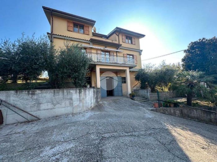 Casa con 6 locali in vendita in Via Peppino Impastato, Valle Falsa, Fara in Sabina