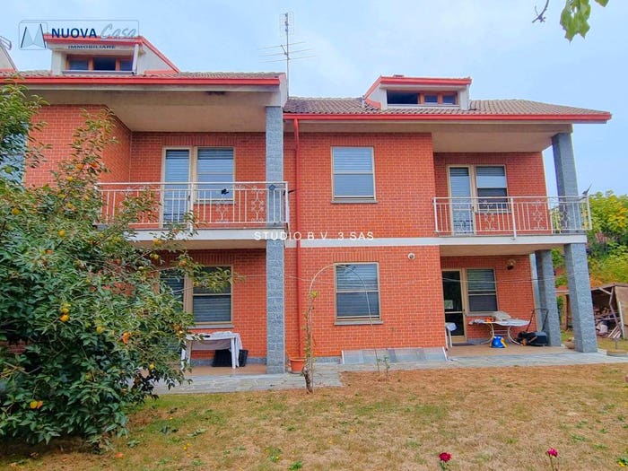 Casa con 5 locali in vendita in Via Costantino Nigra, Centro, Bosconero
