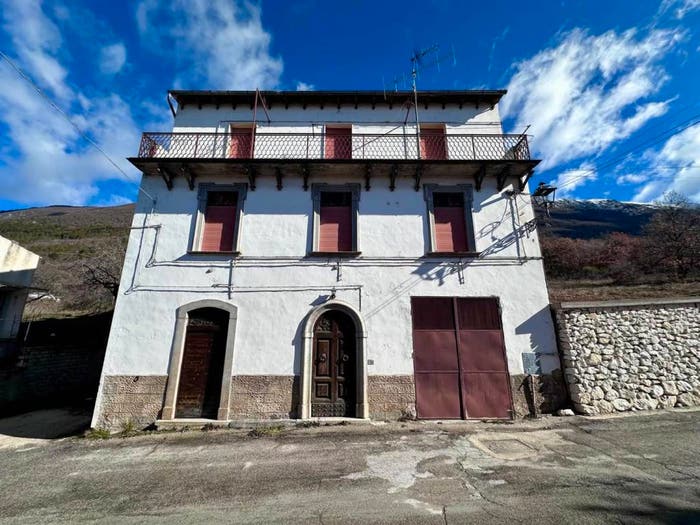 Casa con 6 locali in vendita in Via Cesare Battisti snc, Villa Santa Lucia degli Abruzzi