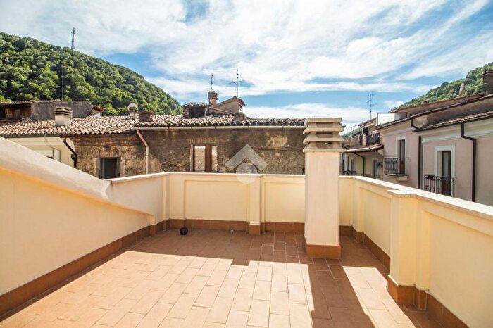 Casa con 10 locali in vendita in Via Giugni, Antrodoco