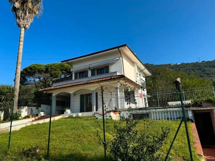 Casa con 6 locali in vendita in Fontia Fossola Fossone, Carrara