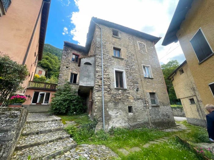 Casa con 6 locali in vendita in Via Isola del Sole, Perledo