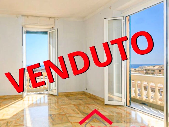 Appartamento quadrilocale in vendita in Piazza Cristoforo Bonavino, Pegli, Genova