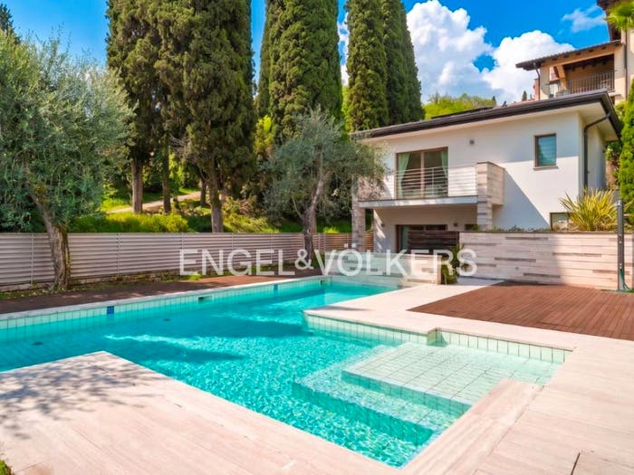 Casa quadrilocale in vendita in Via Disciplina, Centro, Gardone Riviera