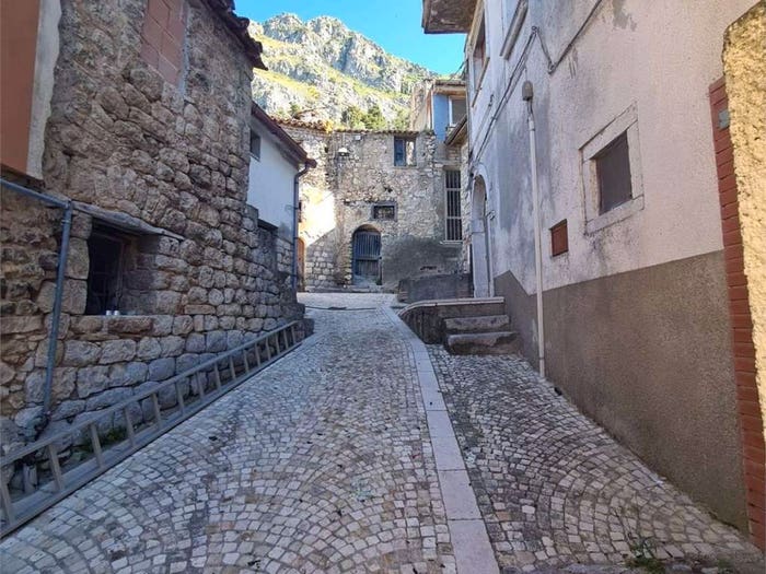 Case in Vendita e in Affitto - 2