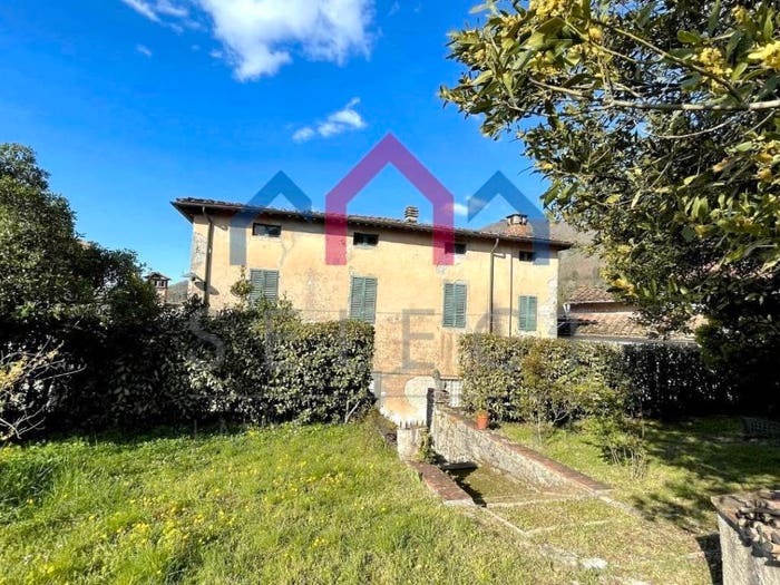 Casa con 5 locali in vendita in Pescaglia