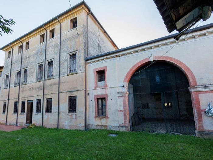 Casa con 6 locali in vendita in Montecchio Precalcino