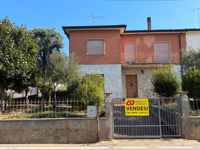 Casa con 6 locali in vendita in via Sisana, Centro, Lonigo