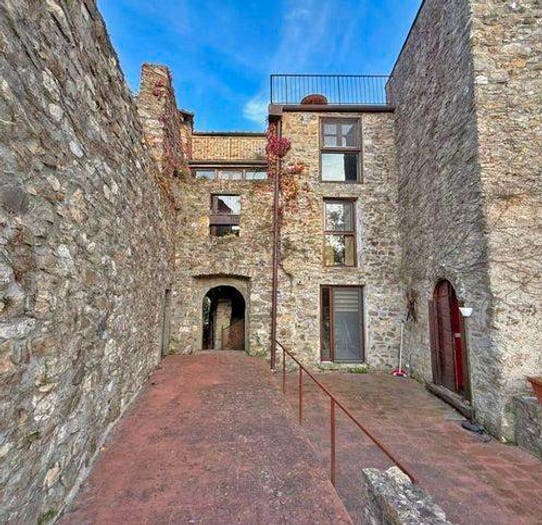 Casa quadrilocale in vendita in Località Castiglione, Bagnone