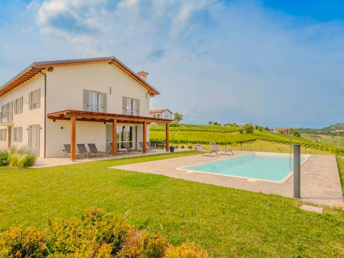 Casa con 6 locali in vendita in Strada Bricco, Nizza Monferrato