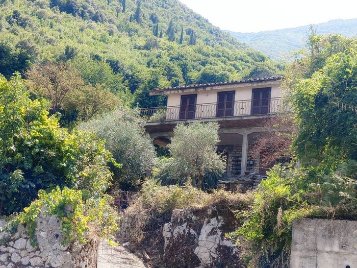 Casa con 5 locali in vendita in Morolo