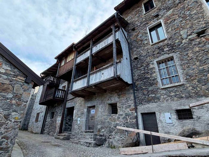 Casa quadrilocale in vendita in Via Alfaedo, Forcola