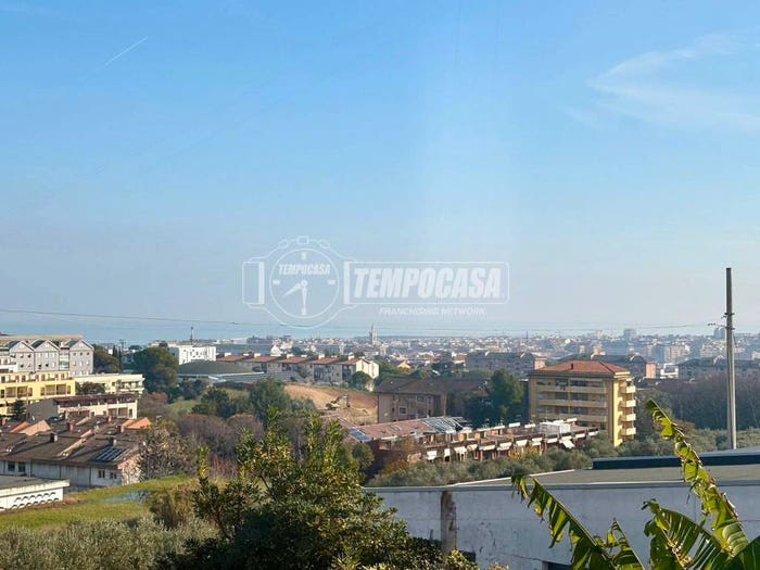 Casa con 6 locali in vendita in Strada Colle di Mezzo, Colli Gesuiti, Pescara