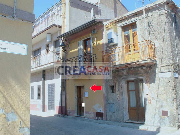 Casa trilocale in vendita in via Millimaci, Moio Alcantara
